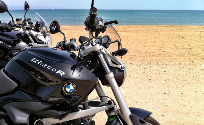 Two beautiful R1200R at the beach.